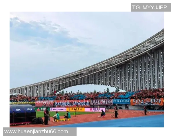 青岛队为客场远征球迷送上主场门票展现温暖与支持 青岛队为客场远征球迷送上主场门票展现温暖与支持